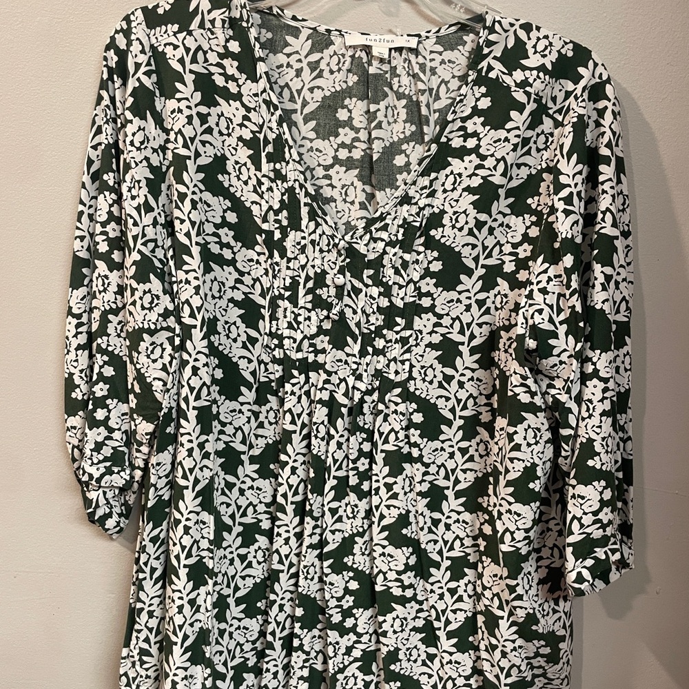 Fun 2 Fun Green and White Floral Blouse
